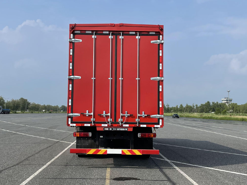 解放牌CA5181XYKP62K1L5E6翼開(kāi)啟廂式車(chē)公告圖片