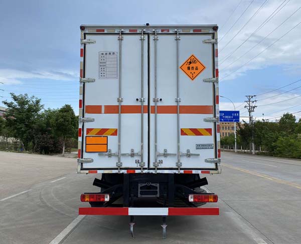 楚勝牌CSC5213XQYB6爆破器材運(yùn)輸車公告圖片