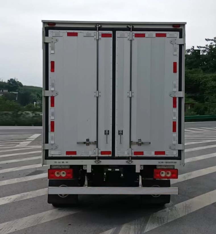 福田牌BJ5048XXY8JBA-AB1廂式運(yùn)輸車公告圖片