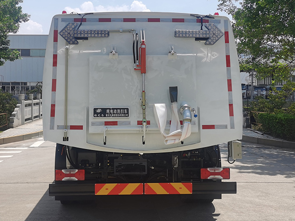 福龙马牌FLM5120TXSNJBEVL纯电动洗扫车公告图片
