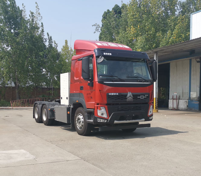 豪沃牌 558马力 纯电动牵引汽车(ZZ4252V3847Z11BEV)
