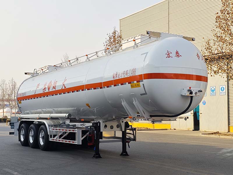 正康宏泰牌12.6米33.3吨3轴易燃液体罐式运输半挂车(HHT9409GRYF)