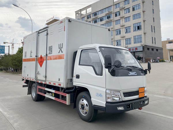 CSC5040XRYJ6型易燃液体厢式运输车图片