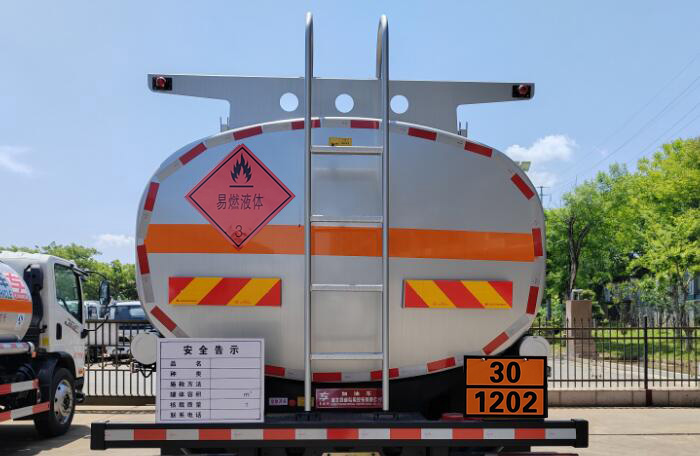 專威牌HTW5188GJYEC6加油車公告圖片