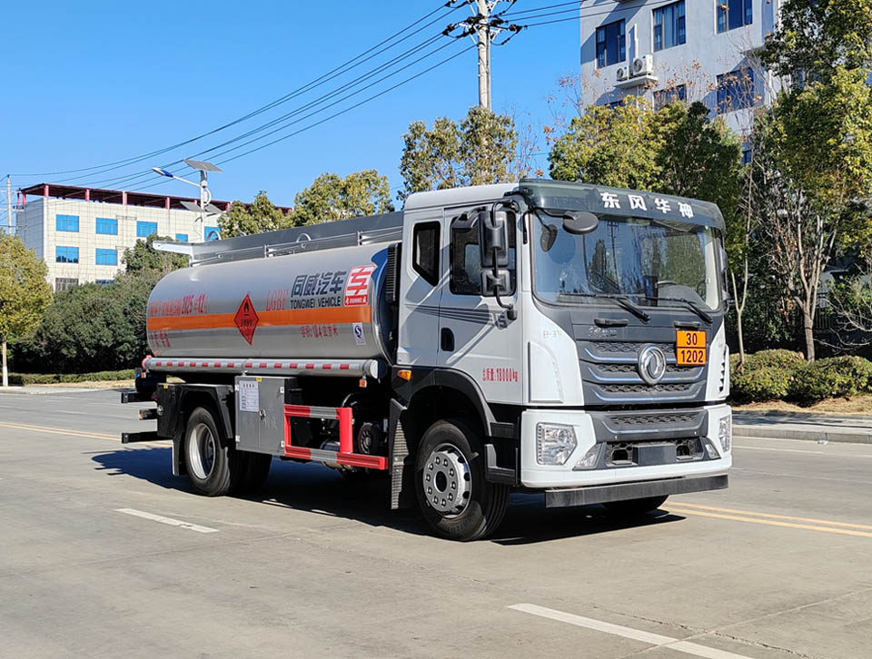 专威牌HTW5183GJYEC6加油车