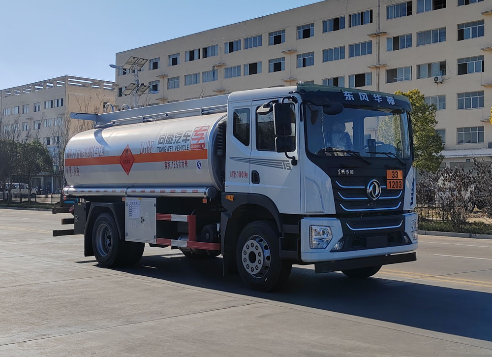 专威牌HTW5182GYYEQ6运油车