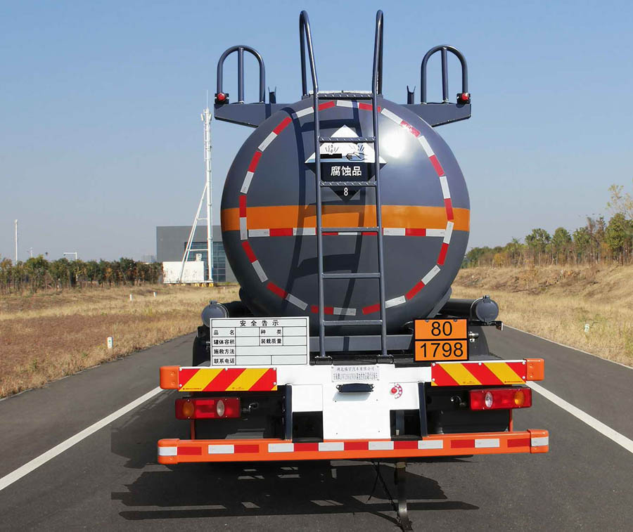 東駒牌LDW5266GFWD6腐蝕性物品罐式運(yùn)輸車公告圖片