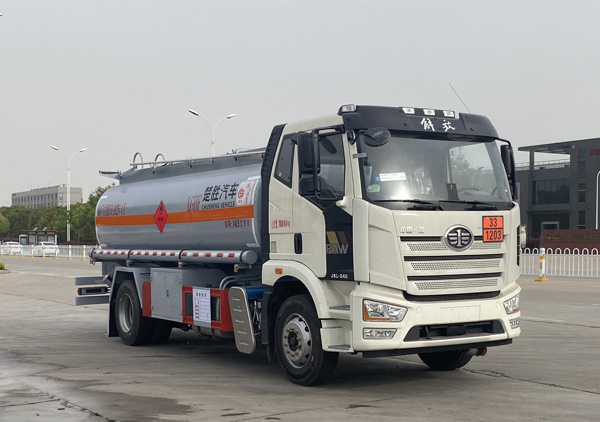 楚胜牌CSC5180GYYC6运油车