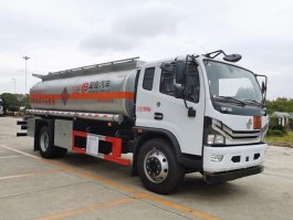运油车