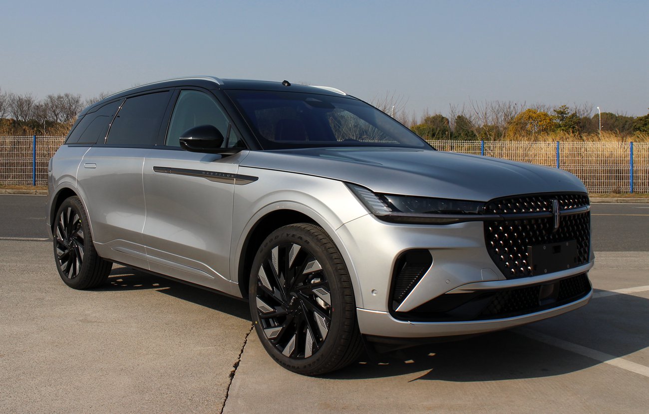 林肯牌4.9米5座混合动力多用途乘用车(CAF6491B62HEV)
