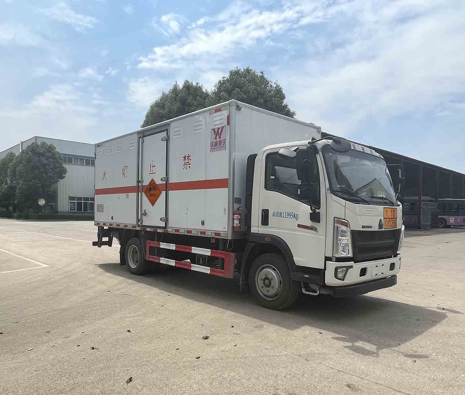 华威驰乐牌SGZ5120XQYZZ6爆破器材运输车