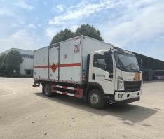 爆破器材运输车