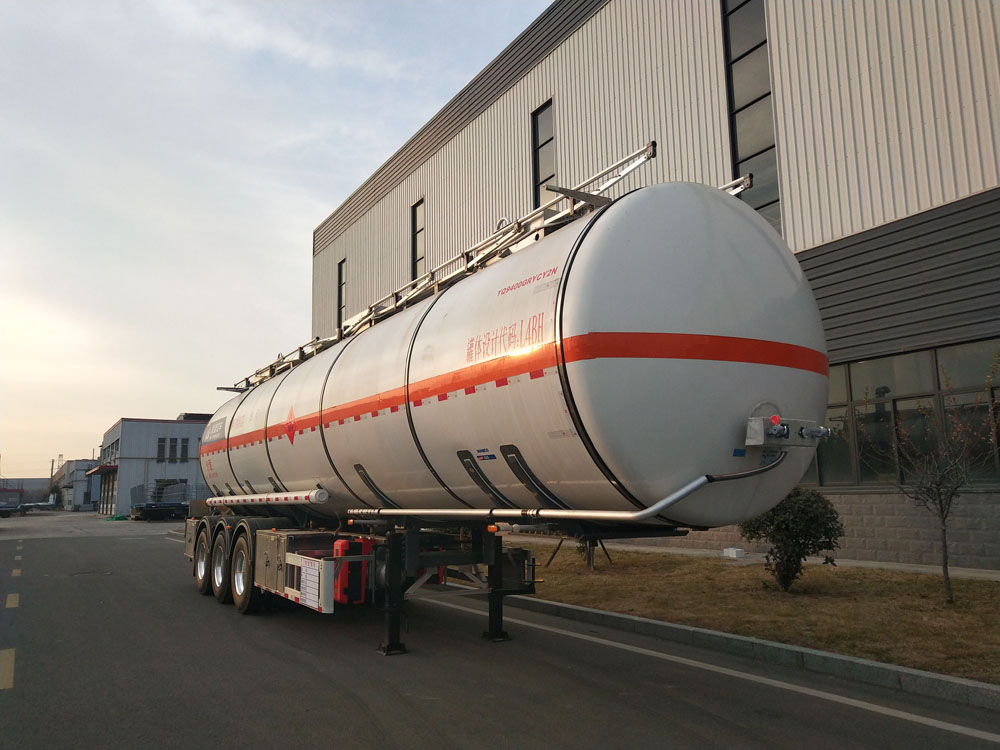 永强牌12.7米32.2吨3轴易燃液体罐式运输半挂车(YQ9400GRYCY2N)