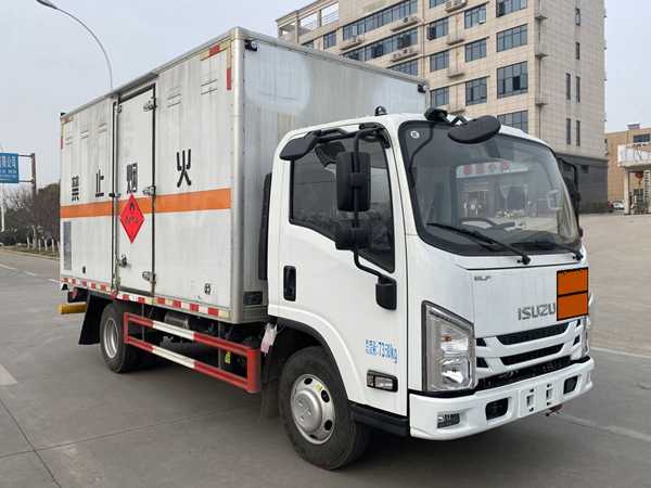 楚胜牌CSC5070XRQJW6易燃气体厢式运输车