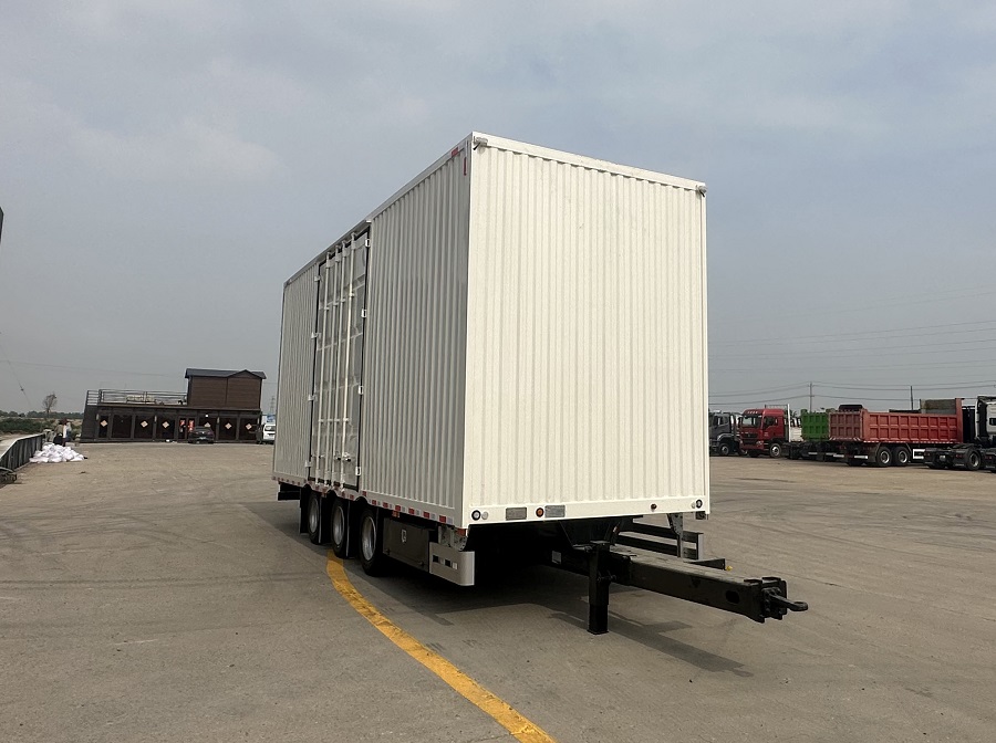 中集牌10.4米18.8吨3轴厢式运输中置轴挂车(ZJV9240XXYDY)