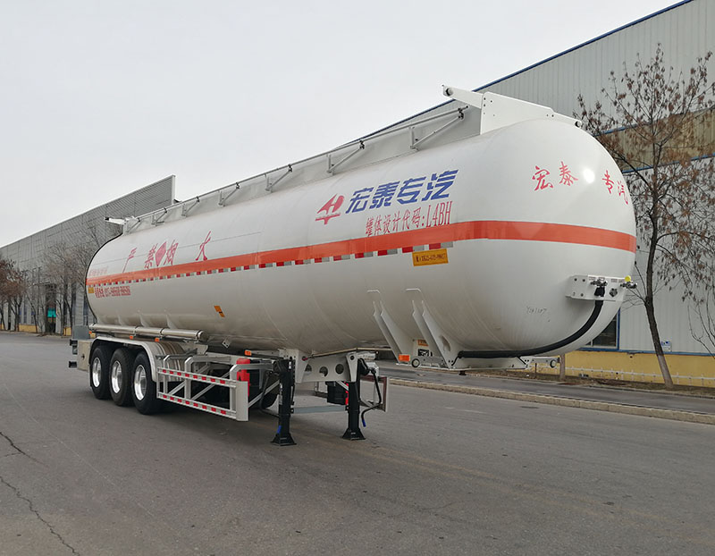 正康宏泰牌13米33.1吨3轴易燃液体罐式运输半挂车(HHT9404GRYG)