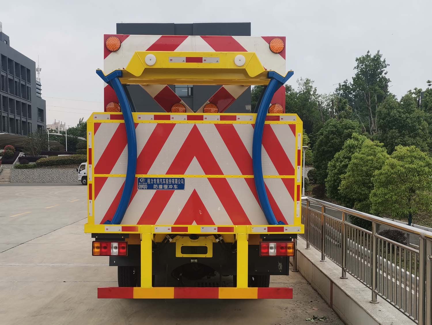 程力威牌CLW5042TFZBHA防撞緩沖車公告圖片