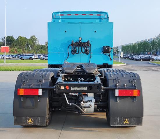 HQC42503SWBEV5 三一牌340马力后双桥,后八轮纯电动纯电动半挂牵引车图片
