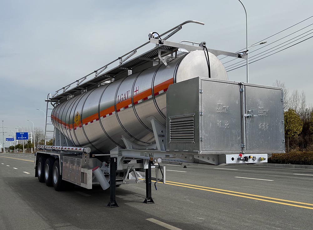 楚飞牌11.4米30.7吨3轴氧化性物品罐式运输半挂车(CLQ9401GYW)