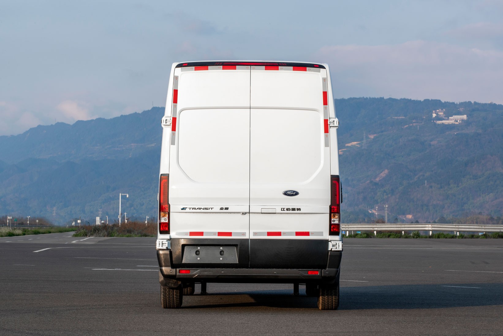 江鈴全順牌JX5046XXYTJA-M6BEV純電動廂式運輸車公告圖片