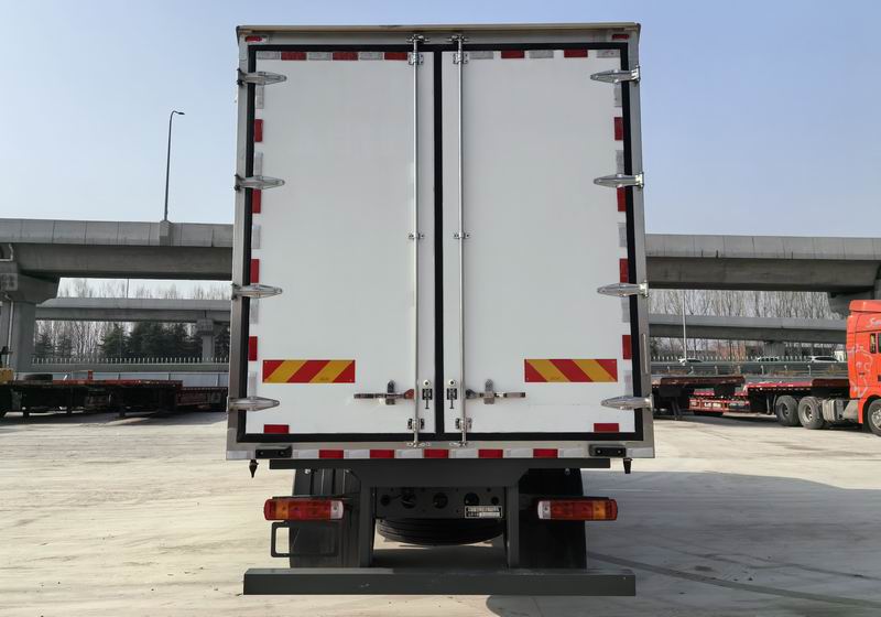 汕德卡牌ZZ5186XLCN521GF1冷藏車公告圖片