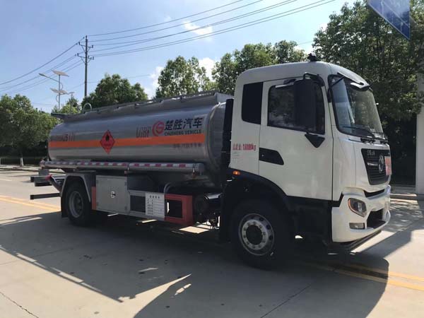 楚胜牌CSC5180GJY6DAC加油车