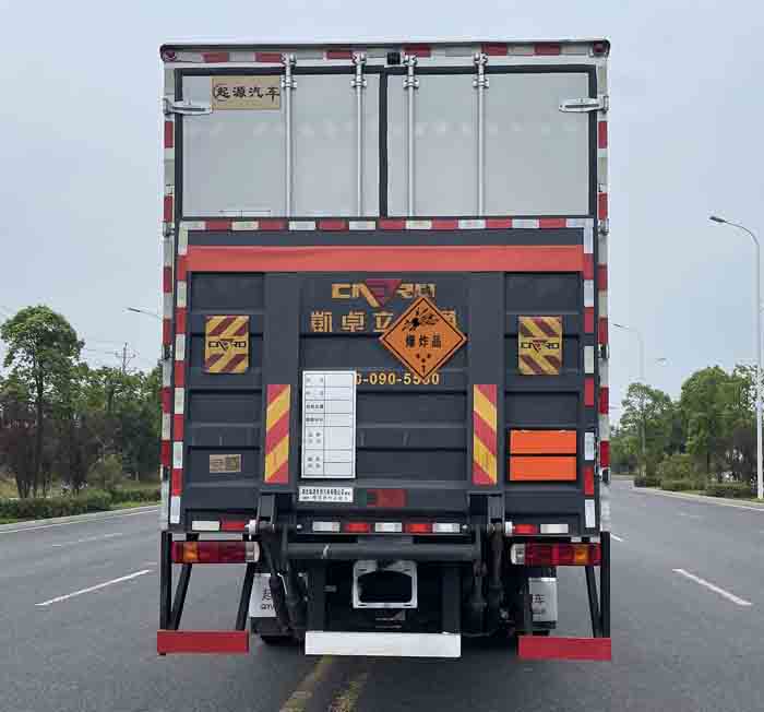 百捷牌QYY5212XQYCA6爆破器材運(yùn)輸車公告圖片