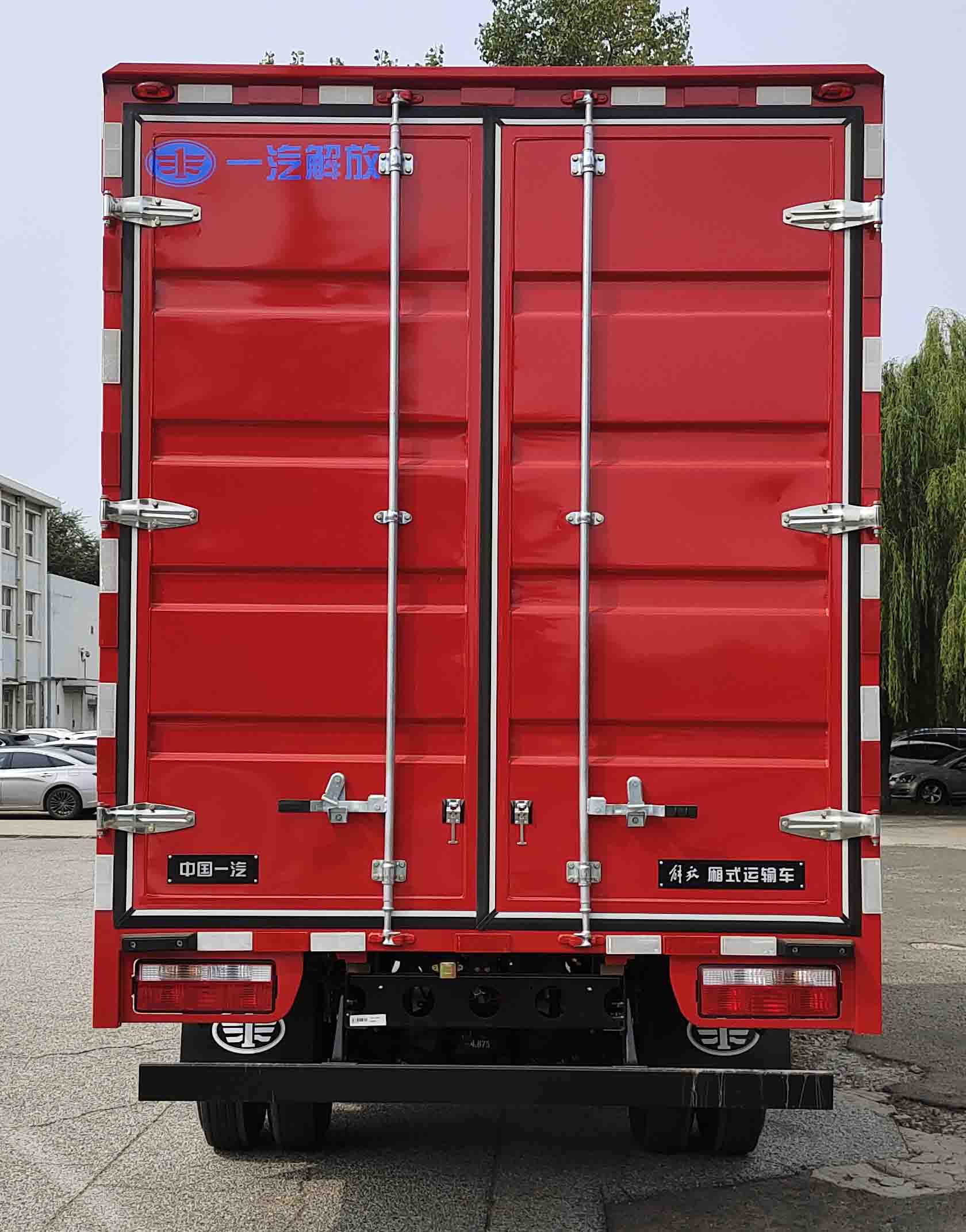 解放牌CA5049XXYP40K59L2E6A84廂式運(yùn)輸車公告圖片