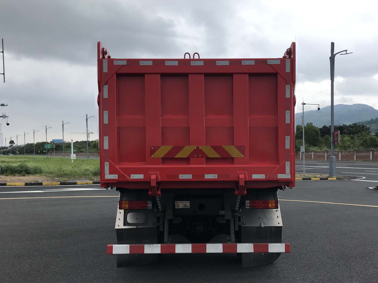 陕汽牌SX3259LB319-V自卸汽车公告图片