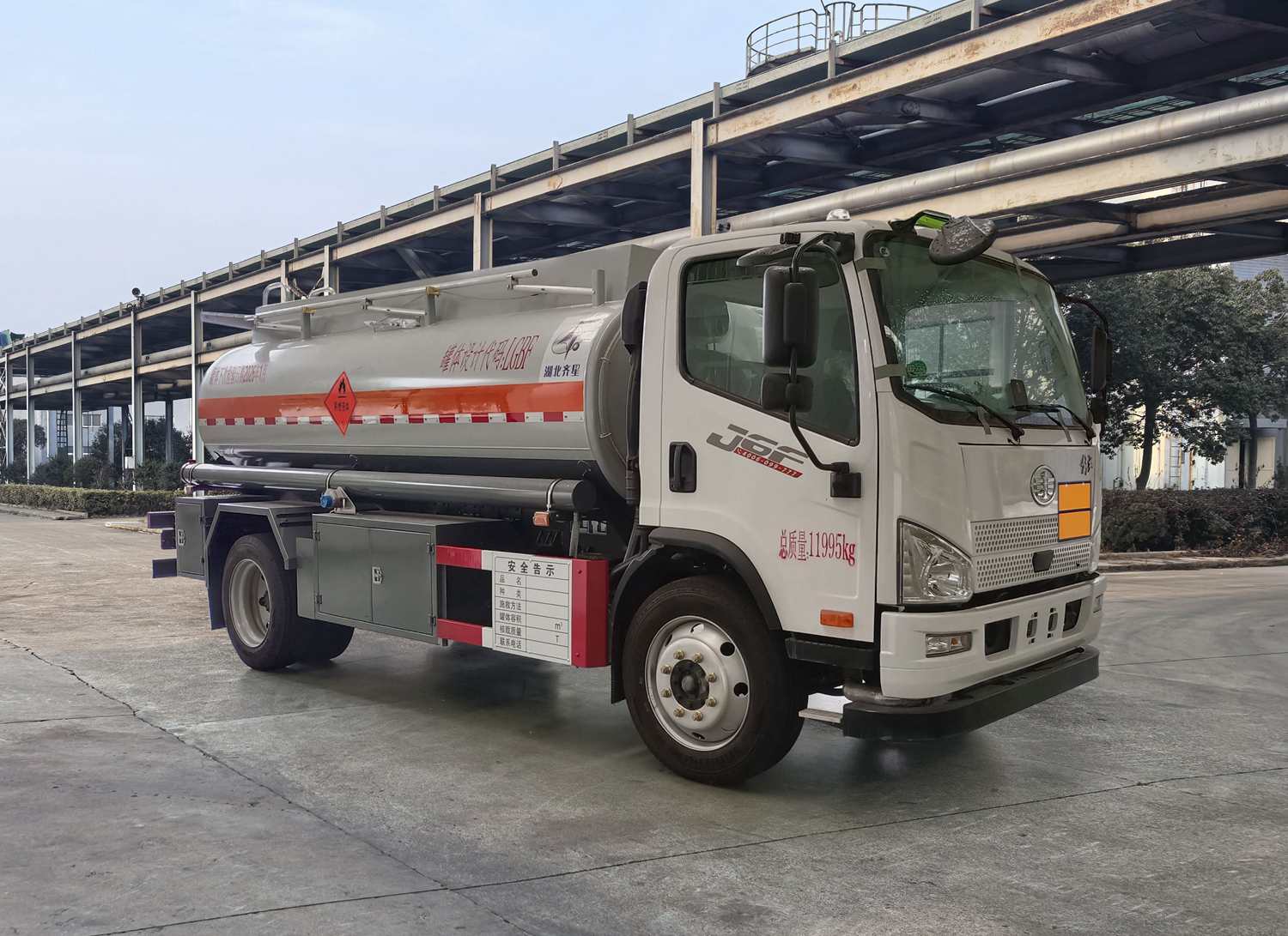 齐星牌QXC5120GRYC6易燃液体罐式运输车