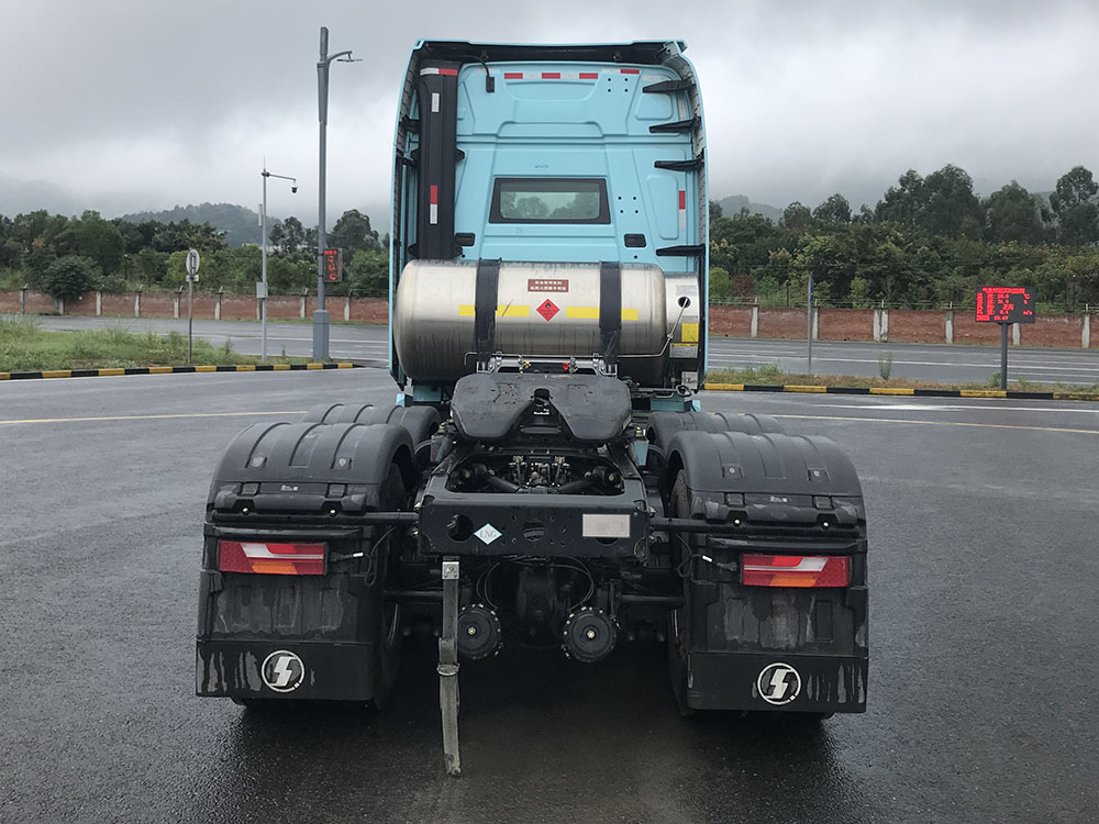 SX4259GE4TLQ4 陕汽牌590马力后双桥,后八轮LNG国六牵引汽车图片