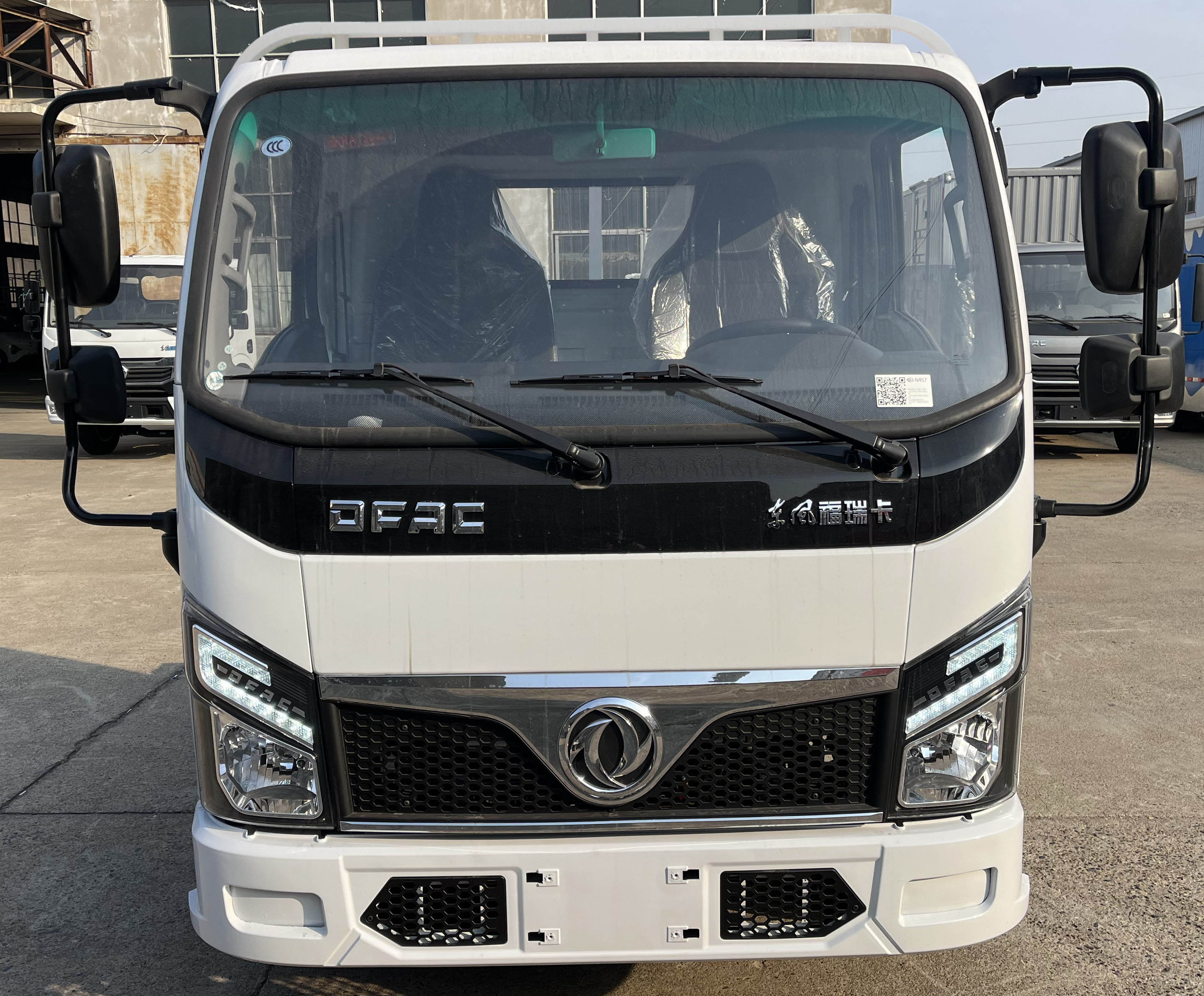 EQ1042S2EDF 东风牌116马力单桥柴油4.1米国六载货汽车图片