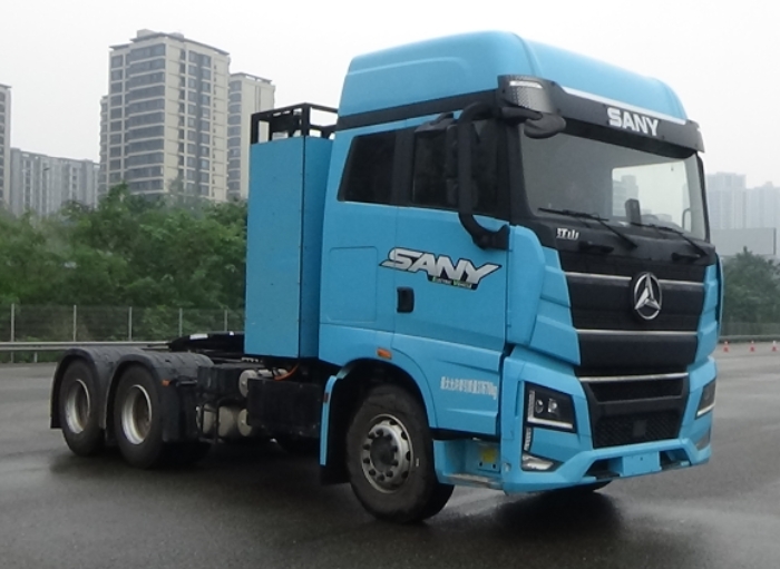 三一牌 653马力 纯电动半挂牵引车(HQC42503SWBEV9)