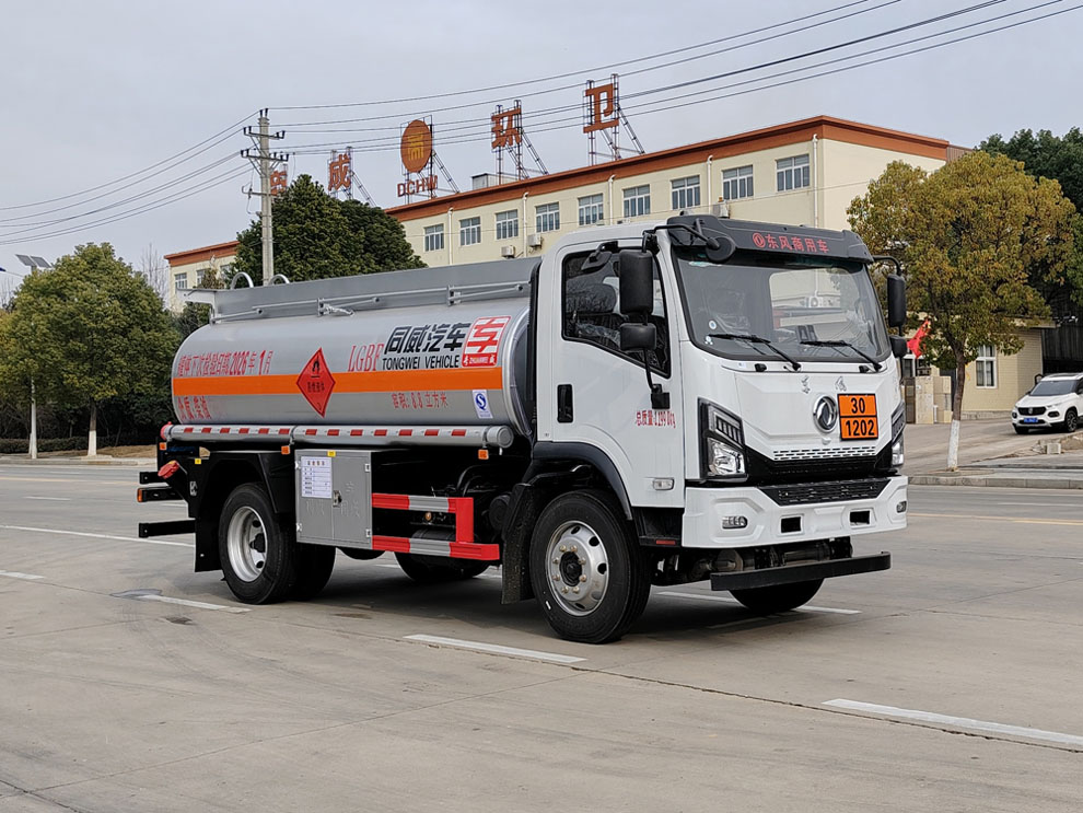 专威牌HTW5128GYYEZ6C运油车