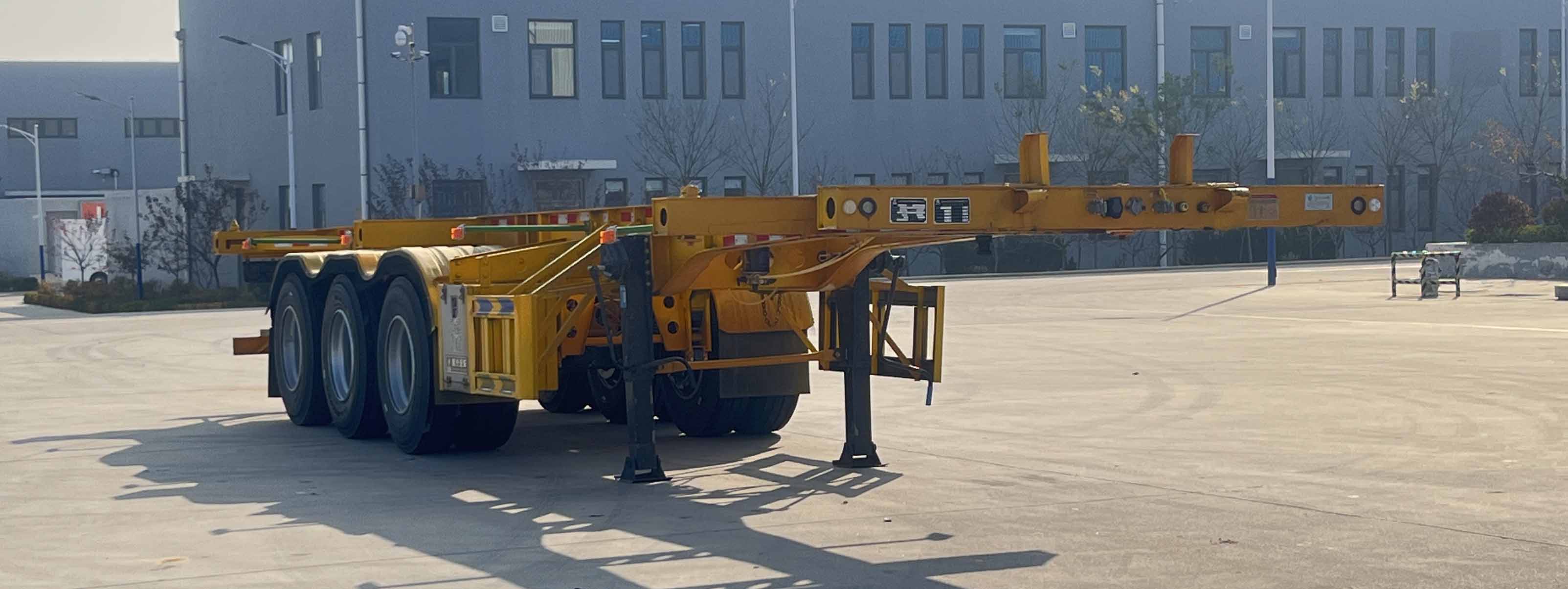 中企鲁兴牌11米35.3吨3轴集装箱运输半挂车(LXW9402TJZ)