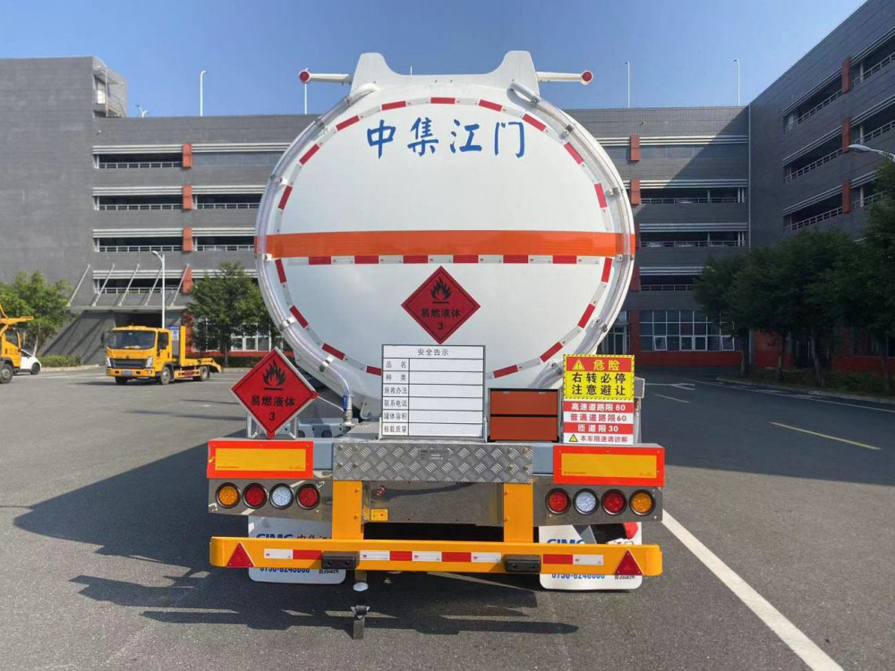 运油半挂车图片