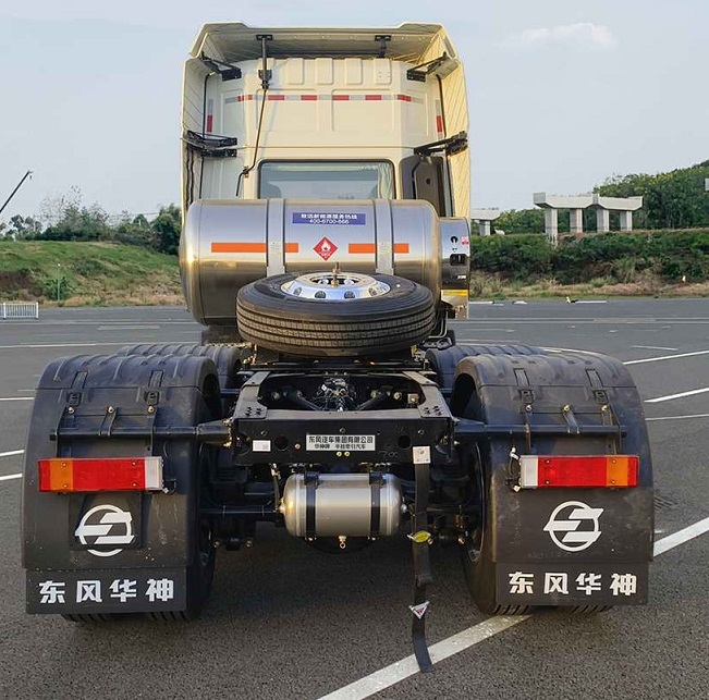 DFD4259GL6N1 华神牌530马力后双桥,后八轮LNG国六半挂牵引汽车图片