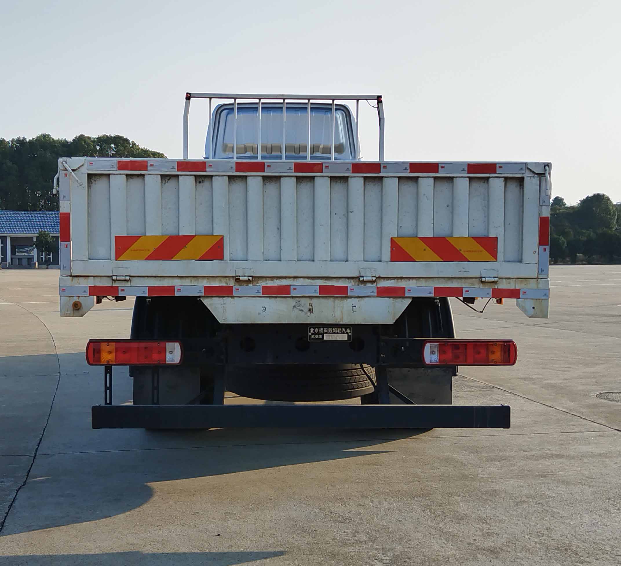 BJ1161Y6AKL-01 欧曼牌260马力单桥柴油6.8米国六载货汽车图片