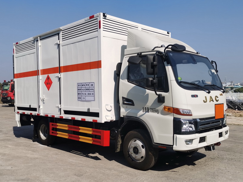 YQ5070XRQJ1型易燃气体厢式运输车图片