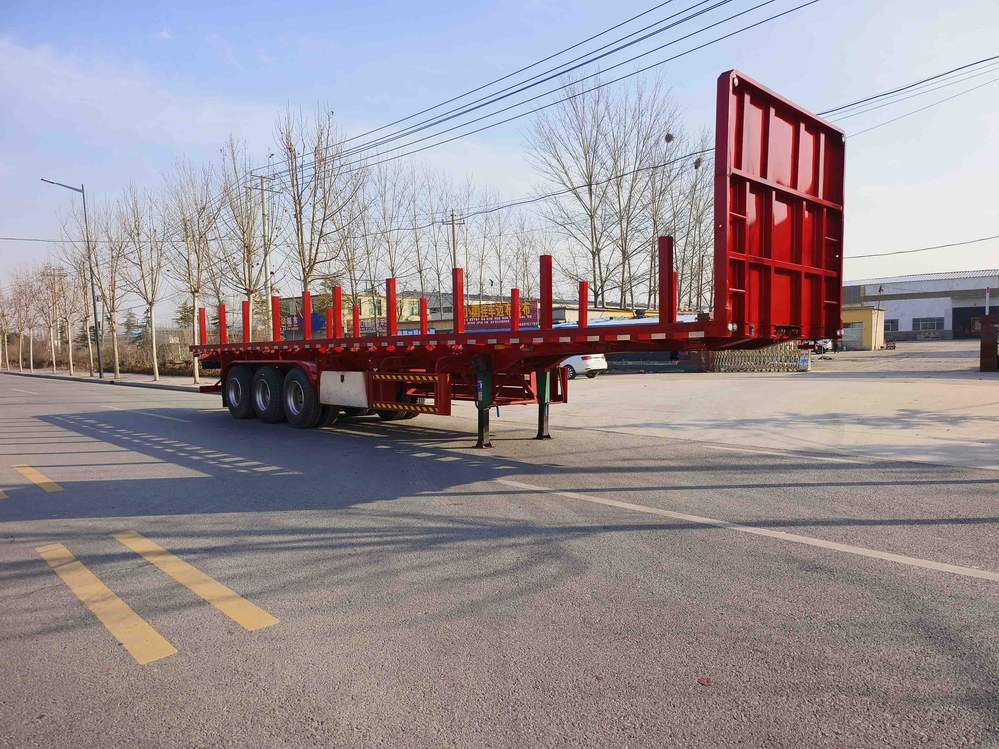 梁旭牌13米33.2吨3轴运材半挂车(MGY9400TYC)