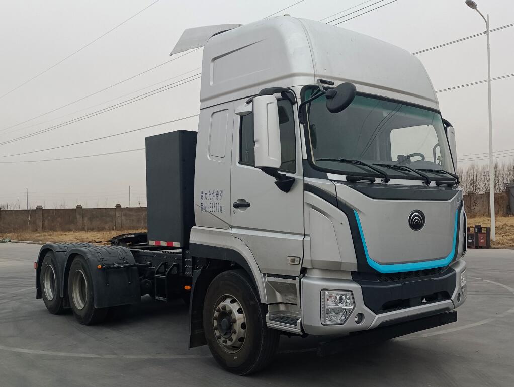 宇通牌 585马力 纯电动半挂牵引车(ZKH4252P4BEV7)