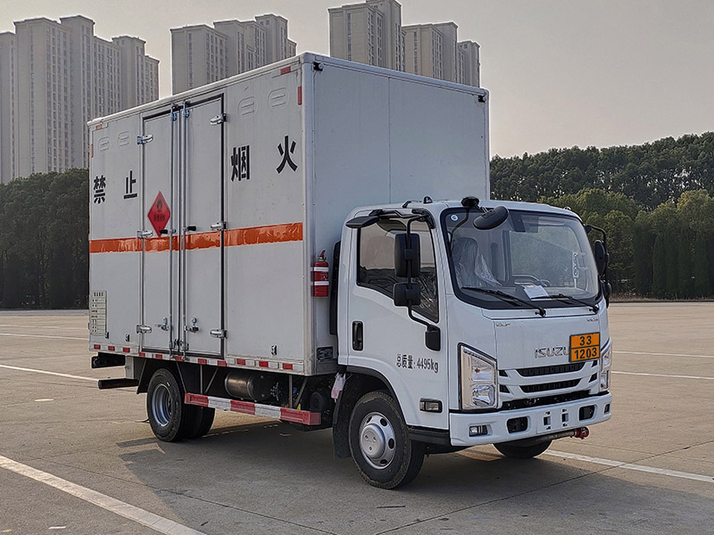 专威牌HTW5040XRYJE2易燃液体厢式运输车