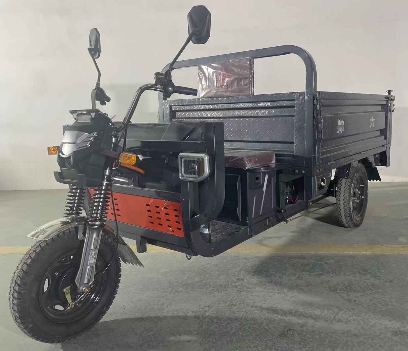电动正三轮摩托车