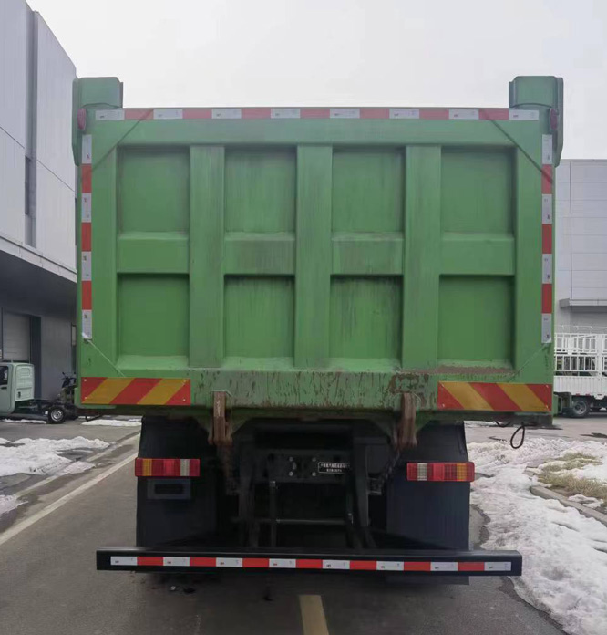 ZZ3312V4867Z1BEV 豪沃牌490马力前四后八纯电动9米纯电动自卸汽车图片