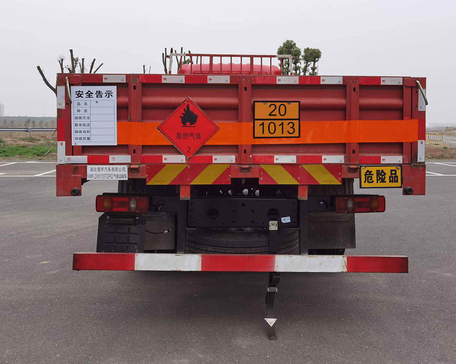 東駒牌LDW5183TQP6D氣瓶運(yùn)輸車公告圖片