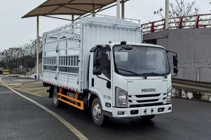 仓栅式运输车