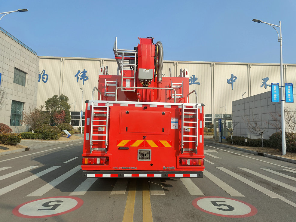 徐工牌XGF5191TXFJY150/G2搶險(xiǎn)救援消防車公告圖片