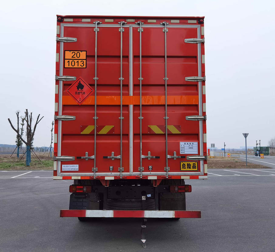 東駒牌LDW5183XRQ6D易燃?xì)怏w廂式運(yùn)輸車(chē)公告圖片