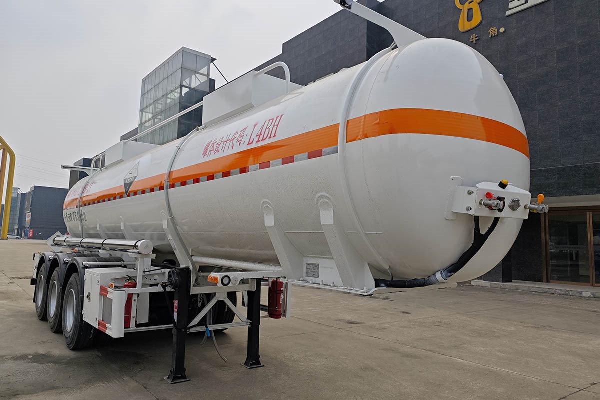 钰丰源牌10米34.2吨3轴腐蚀性物品罐式运输半挂车(YFY9404GFW)