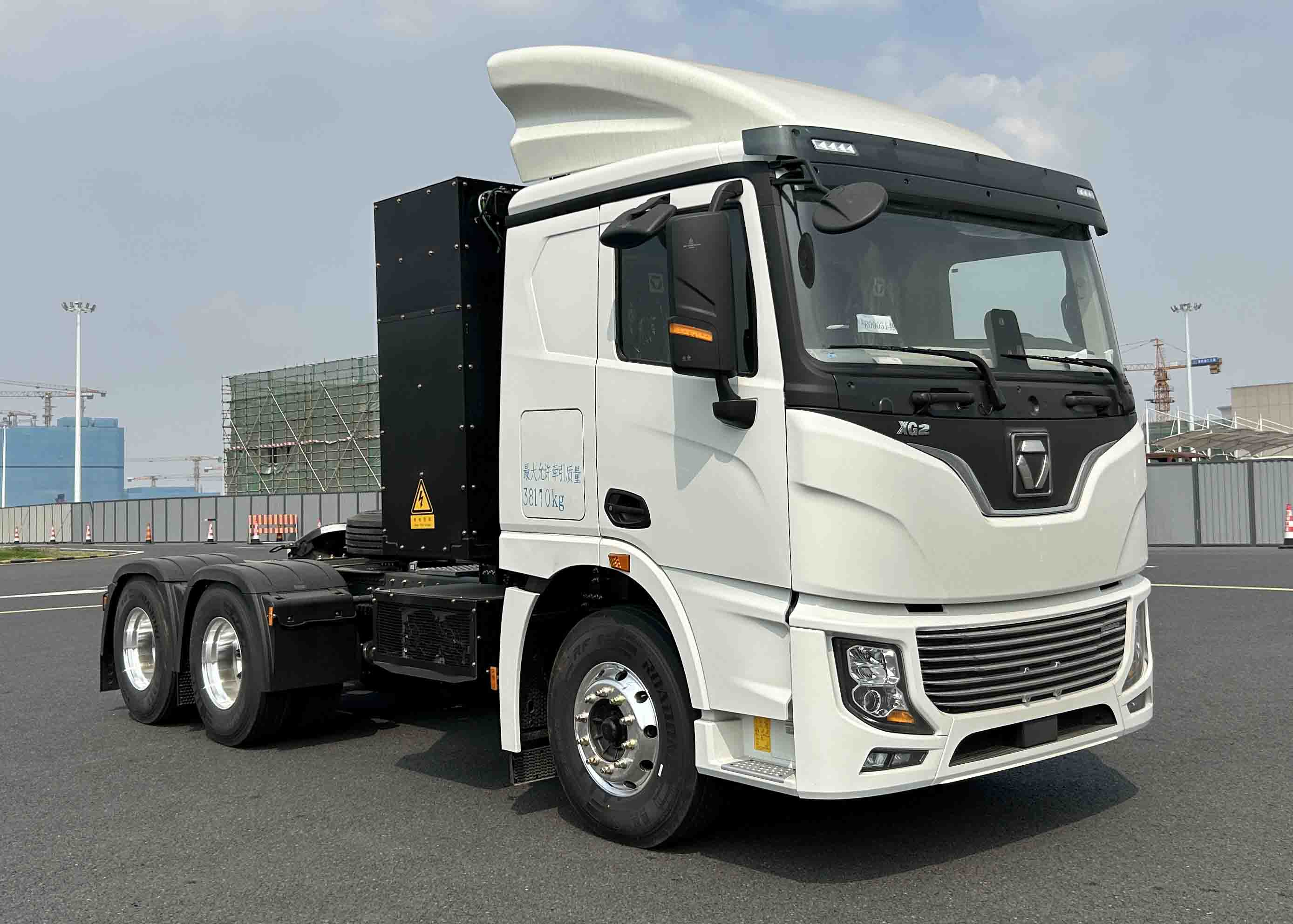 徐工牌 313马力 纯电动半挂牵引车(XGA4251BEVWCS)